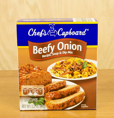 RIVER FALLS,WISCONSIN-OCTOBER 03,2016: A box of Chef's Cupboard brand beefy onion flavored soup and dip mix.のeditorial素材
