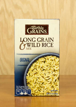 RIVER FALLS,WISCONSIN-OCTOBER 11,2016: A box of Earthly Grains brand long grain wild rice mix.のeditorial素材