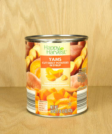RIVER FALLS,WISCONSIN-SEPTEMBER 10,2017: A can of Happy Harvest brand yams with a wood background.のeditorial素材