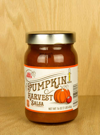 RIVER FALLS,WISCONSIN-SEPTEMBER 19,2017: A jar of Casa Mamita brand pumpkin salsa with a wood background.のeditorial素材