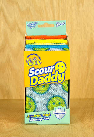 RIVER FALLS,WISCONSIN-NOVEMBER 17,2017: A box of Scour Daddy brand scrubbing pads with a wood background.のeditorial素材