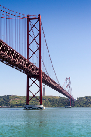 The 25 de Abril Bridge  Ponte 25 de Abril  is a suspension bridge connecting the city of Lisbon, capital of Portugal, to the municipality of Almada on the left  south  bank of the Tejo river  It was inaugurated on August 6, 1966 and a train platform was aの写真素材