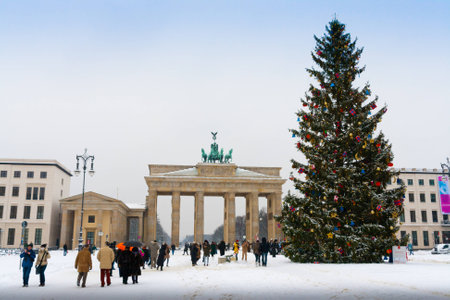 The Brandenburg Gate (German: Brandenburger Tor) is a former city gate, rebuilt in the late 18th century as a neoclassical triumphal arch, and now one of the most well-known landmarks of Germany.のeditorial素材