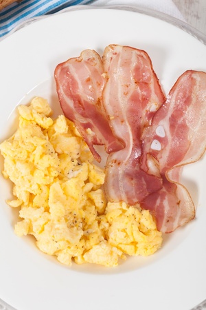 Breakfast with scrambled eggs and crispy baconの写真素材