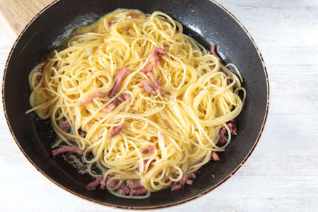 Delicious pan of spaghetti carbonara, typical dish from italyの写真素材