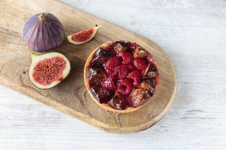 Delicious lettle pie with figs and raspberries
