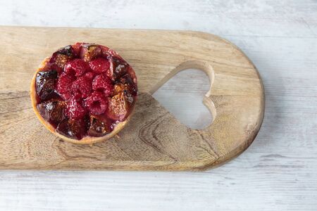 Delicious lettle pie with figs and raspberriesの写真素材