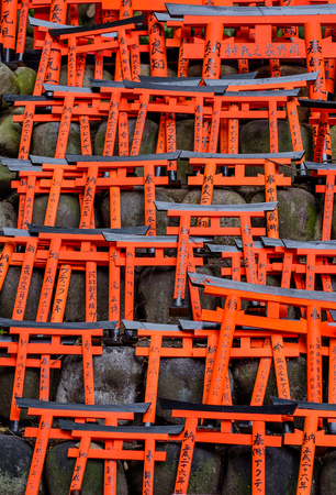 The beautiful site of Fushimi Inari within the famous tunnel of thousands Toriiのeditorial素材