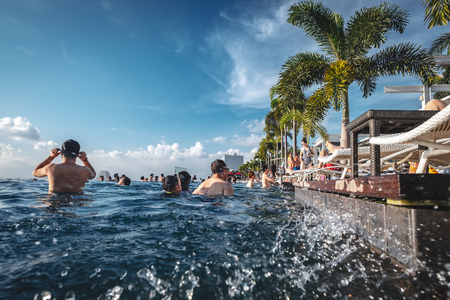 The wonderful rooftop infinity pool in Singaporeのeditorial素材