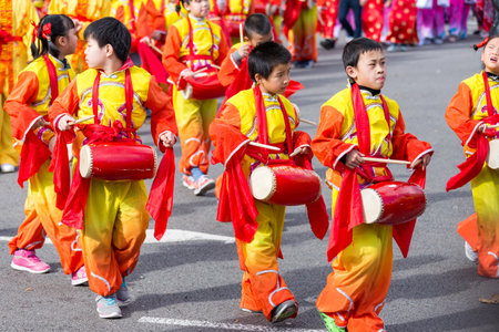 Barcelona, Catalonia, Spain. 04 st Feb, 2017. Participants children of the Chinese new year parade in Barcelonaのeditorial素材