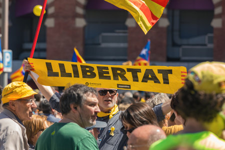 Catalan demonstrators with national catalan symbols in Barcelona to support the freedom of the political prisoners.More than 300.000 people have participated in the demonstration. 04. 16. 2018 Spain, Barcelonaのeditorial素材