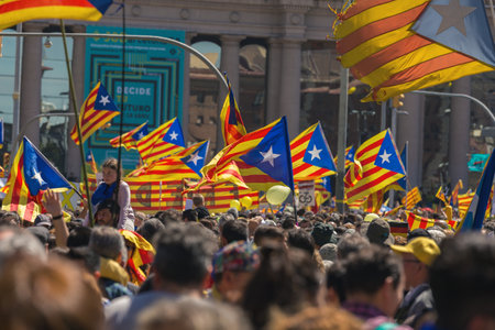 Catalan demonstrators with national catalan symbols in Barcelona to support the freedom of the political prisoners.More than 300.000 people have participated in the demonstration. 04. 16. 2018 Spain, Barcelonaのeditorial素材
