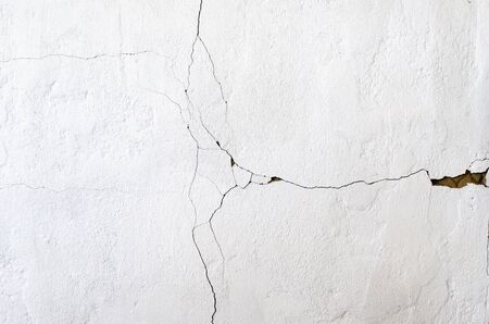 White wall pechki. The old wall of the oven cracked and clay was visible under the whitewash....