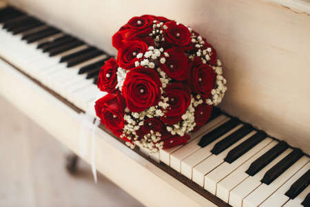 The bridal bouquet from roses lies on piano keysの写真素材