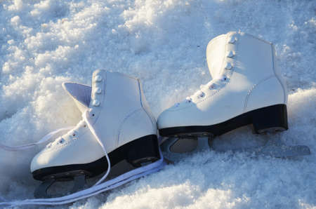Figure skates in snow close-upの写真素材