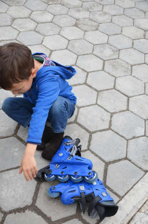 Setting of laces on black roller skatesの写真素材