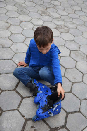 Setting of laces on black roller skatesの写真素材