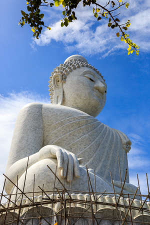 Side View of Phra Puttamingmongkol Akenakkiri Buddha Statue in Chalong, Phuket, Thailandの写真素材