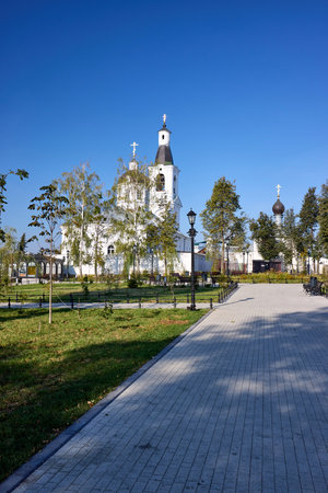 Sunny view of the Church of the Life-Giving Spring, Cathedral Square, and Lenin Garden in Arzamas, showcasing historical architecture and lush greeneryの写真素材