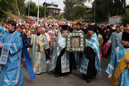 TOMSK, RUSSIA - AUGUST 9: Orthodox Procession from Tomsk and celebrations devoted to the second finding of a wonder-working icon of Our Lady from village of Bogorodsky, August 9, 2009 in Tomsk, Russia.のeditorial素材