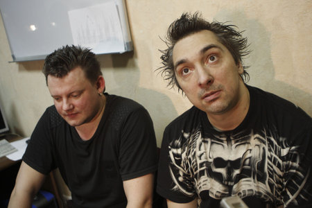 TOMSK, RUSSIA - MARCH 16: Andrei Knyaz Knyazev (L) and Michael Gorshok Gorshenev (R) leaders of russian punk band Korol' i Shut (KiSh) in nightclub Fakel, March 16, 2009 in Tomsk, Russia.のeditorial素材