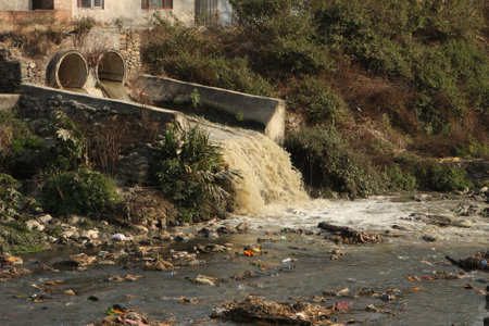 KATHMANDU, NEPAL - JANUARY 2: Cremations are performed at Pashupatinath Temple on the banks of River Baghmati, January 2, 2009 in Kathmandu, Nepal.のeditorial素材