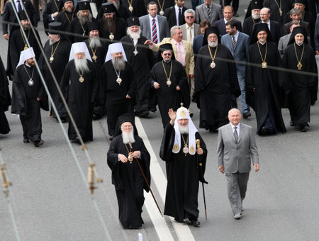 MOSCOW - MAY 24: Russian Patriarch Kirill (C), Patriarch Bartholomew (L) and Moscow Mayor Yuri Luzhkov (R), while celebrating the Holiday of St.Cyril and Methodius, May 24, 2010 in Moscow, Russia.のeditorial素材