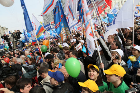 MOSCOW - MAY 1: United Russia party and government-linked trade unions take to the streets to mark May Day, May 1, 2010 in Moscow, Russia.のeditorial素材