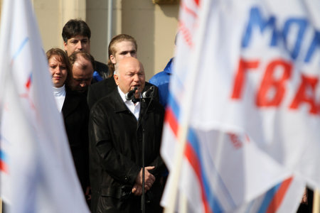 MOSCOW - MAY 1: Moscow Mayor Yuri Luzhkov (R) gestures as United Russia party and government-linked trade unions take to the streets to mark May Day, May 1, 2010 in Moscow, Russia.のeditorial素材