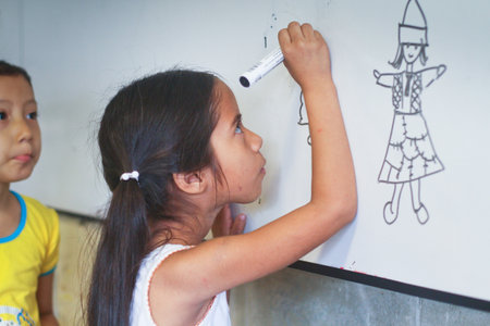 GUAYAQUIL, ECUADOR - FEBRUARY 8: Unknown children in lesson drawing in primary school by project to help deprived children in deprived areas with education, February 8, 2011 in Guayaquil, Ecuador.のeditorial素材