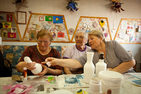 PODPOROZHYE, RUSSIA - MAY 4: Day of Health in Center of social services for pensioners and disabled Otrada (occupational therapy for eldery), May 4, 2012 in Podporozhye, Russia.のeditorial素材