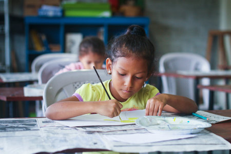 GUAYAQUIL, ECUADOR - FEBRUARY 8: Unknown children in lesson drawing in primary school by project to help deprived children in deprived areas with education, February 8, 2011 in Guayaquil, Ecuador.のeditorial素材