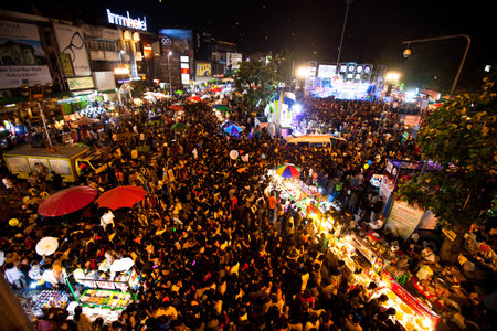 CHIANGMAI,THAILAND - DEC 31: People gathered in the city center on the countdown during the New Year celebrations, Dec 31, 2012 in Chiangmai, Thailand. Thai official calendar now is 2555 year.のeditorial素材