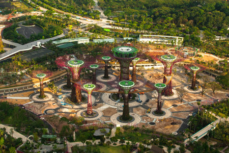 SINGAPORE - APRIL 15: A view of city from roof Marina Bay Hotel on April 15, 2012 on Singapore. This hotel is billed as the worldのeditorial素材