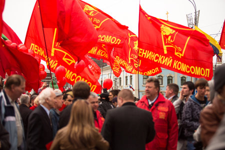 MOSCOW - MAY 1: Communist party supporters take part in a rally marking the May Day, May 1, 2013 in Moscow, Russia.のeditorial素材
