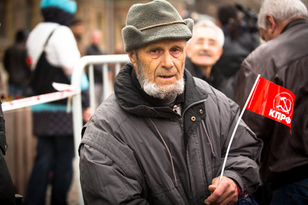 MOSCOW - MAY 1: Communist party supporters take part in a rally marking the May Day, May 1, 2013 in Moscow, Russia.のeditorial素材