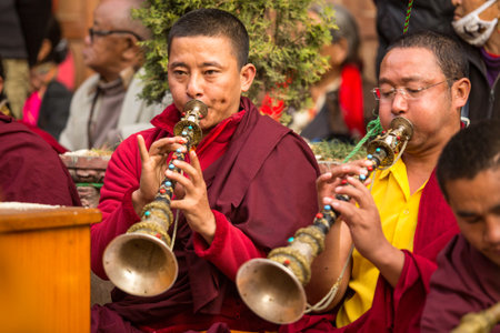 KHATMANDU, NEPAL - DEC 17: Unidentified tibetan Buddhist monks near stupa Boudhanath during festive Puja of H.H. Drubwang Padma Norbu Rinpoche's reincarnation's, Dec 17, 2013 in Khatmandu, Nepal.のeditorial素材