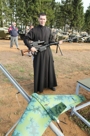 BUDIHINO, RUSSIA - AUG 26, 2010: During Command post exercises with 98-th Guards Airborne Division in Kostroma region.のeditorial素材
