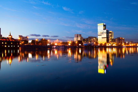 Moscow River, Berezhkovskaya Embankment at night, Moscow, Russia.のeditorial素材