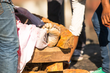KATHMANDU, NEPAL - DEC 3, 2013: Unidentified local people during the cremation ceremony along the holy Bagmati River in Bhasmeshvar Ghat at Pashupatinath temple in Kathmandu.のeditorial素材