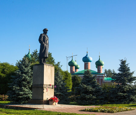 Monument to Vladimir Lenin in Tikhvin, Russiaのeditorial素材