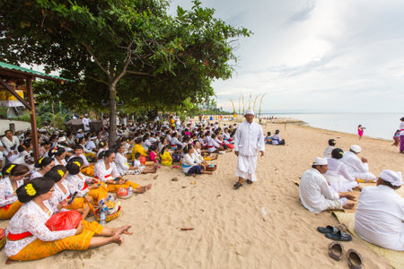 SANUR, BALI - MAR 18, 2016: Unidentified local people during performed Melasti Ritual. Melasti is a Hindu Balinese purification ceremony and ritual is held several days prior to the Nyepi holy day.のeditorial素材