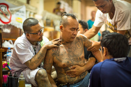 WAT BANG PHRA, THAILAND - MAR 18, 2016: Unknown participants of Master Day Ceremony at able Khong Khuen (spirit possession) during the Wai Kroo ritual at Bang Pra monastery, about 50 km of Bangkok.のeditorial素材