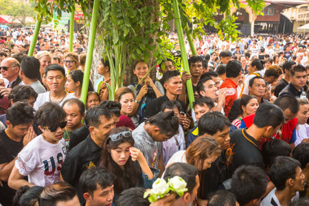 WAT BANG PHRA, THAILAND - MART 19, 2016: Unidentified participants Wai Kroo (Luang Por Phern) Master Day Ceremony at Wat Bang Phra monastery, about 50 km of Bangkok.のeditorial素材