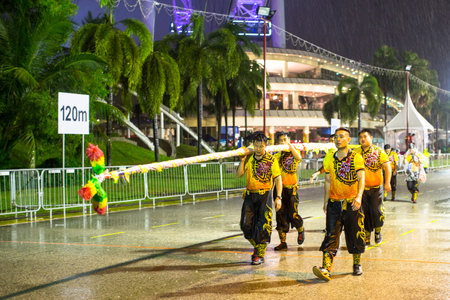 SINGAPORE - JAN 19, 2016: Unidentified participants Chingay Parade. Parade is ranked as largest street festival in Asia. This year braved the rain in the parade was attended by 8,000 participants.のeditorial素材
