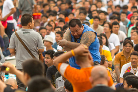 WAT BANG PHRA, THAILAND - MAR 19, 2016: Unknown participants of Master Day Ceremony at able Khong Khuen (spirit possession) during the Wai Kroo ritual at Bang Pra monastery, about 50 km of Bangkok.のeditorial素材