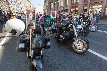 St.PETERSBURG, RUSSIA - MAY 9, 2016: Participants of Immortal Regiment - international public action, which takes place in Russia and some countries of near and far abroad in the Victory Day - May 9.のeditorial素材