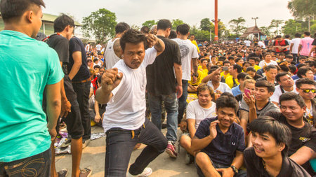WAT BANG PHRA, THAILAND - MAR 19, 2016: Unknown participants of Master Day Ceremony at able Khong Khuen (spirit possession) during the Wai Kroo ritual at Bang Pra monastery, about 50 km of Bangkok.のeditorial素材
