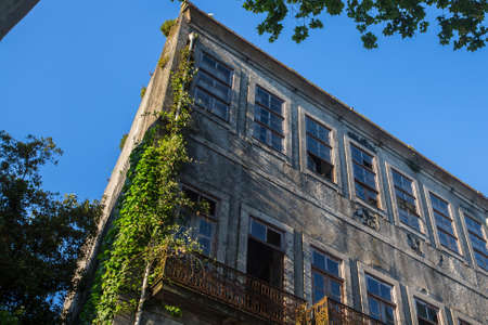 Abandoned buildings in the old part of Porto, Portugal.の写真素材