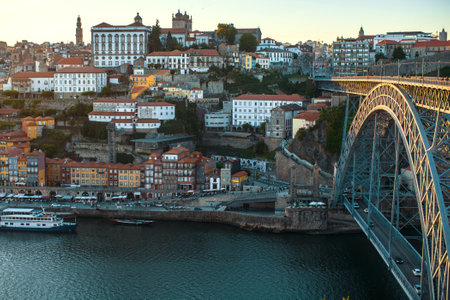 Dom Luis I bridge across the Douro river in Porto, Portugal.のeditorial素材